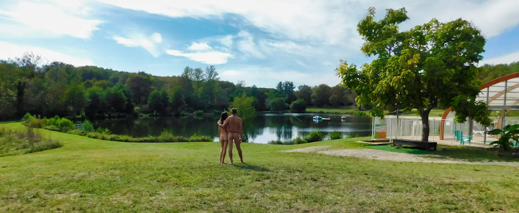 Lac de Lislebonne et sa piscine Lac de Lislebonne et sa piscine