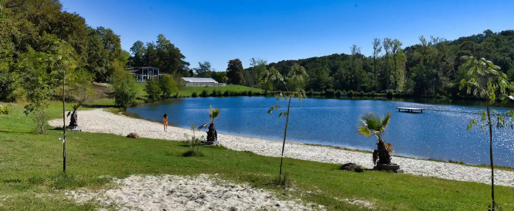 Camping naturiste lac plage sable fin Nérac